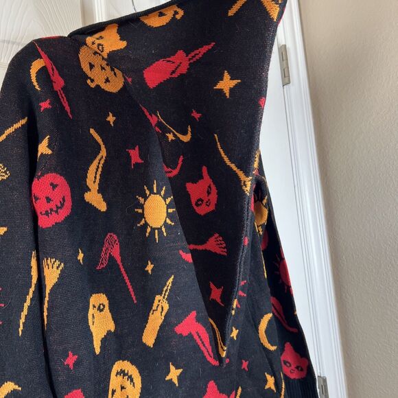 Her Universe Cat Hocus Pocus Dani Hooded Fringe Cardigan Sweater Size S/M - Picture 6 of 11